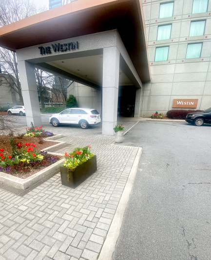 The Westin hotel has a covered drive-up area leading to the step-free entrance.