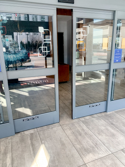 The entrance to the hotel is step-free. There is a set of automatic, glass, double doors.