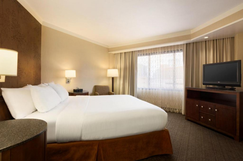 Guestroom with modern decor and flat-screen TV