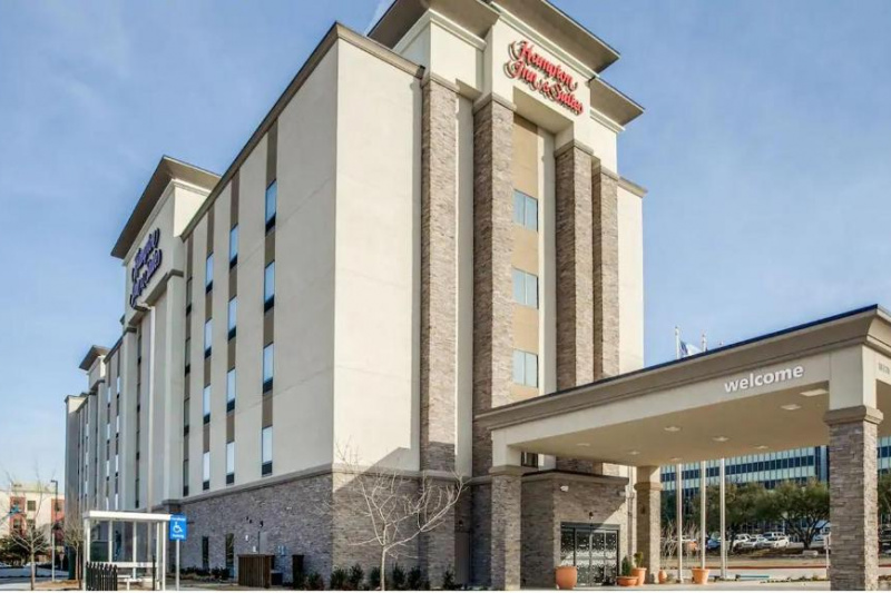 The Exterior of The Hampton Inn & Suites