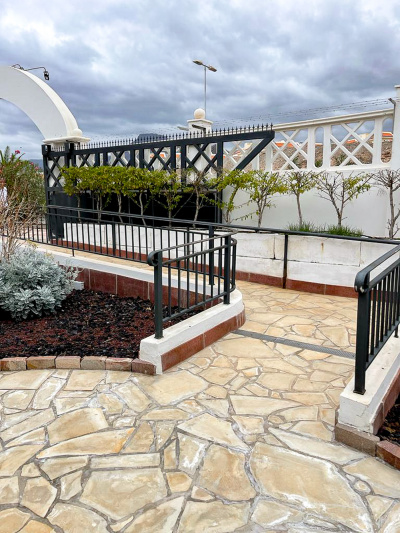 Outdoor access ramp