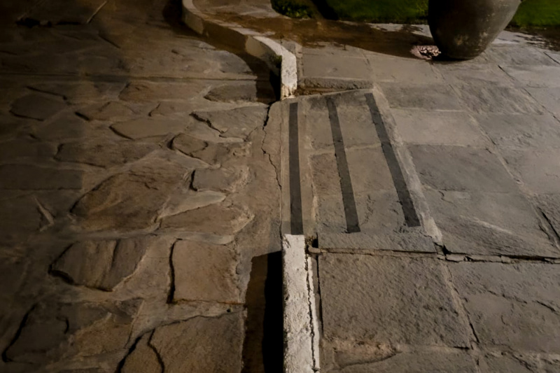 There is ramped access up the small step.