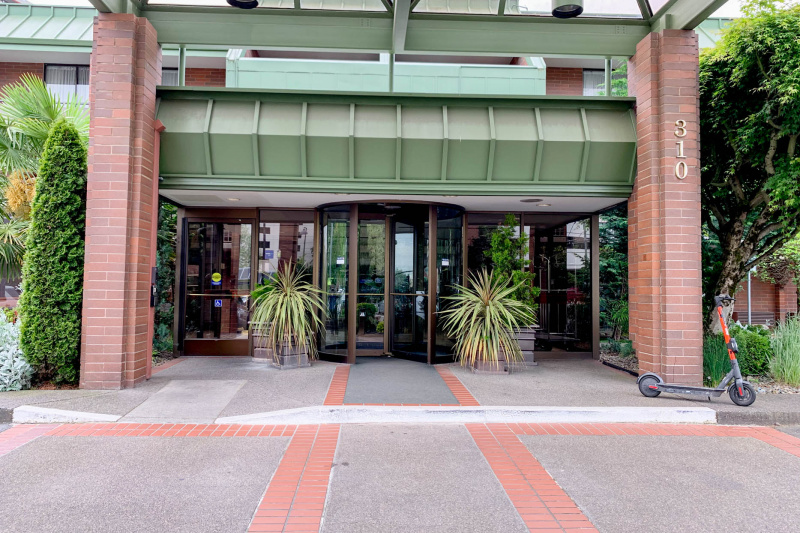 The hotel has a revolving door with a separate accessible push button side entrance.