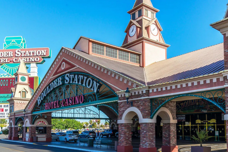 The hotel has a large covered entrance with step-free access, drop-off zone and parking close to the door.
