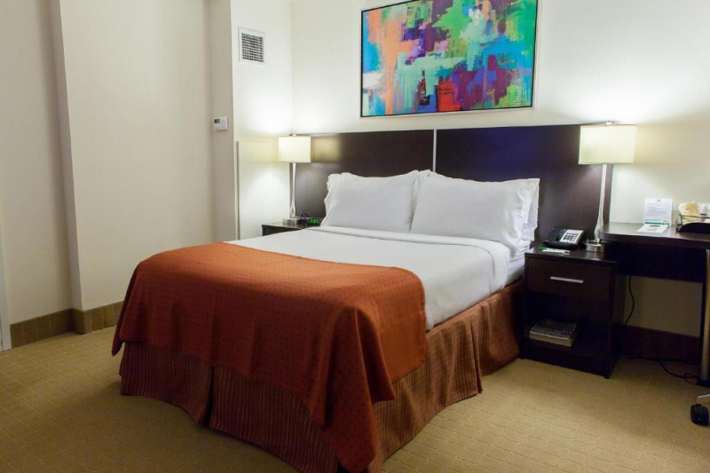 The king guest room has a king-sized bed with nightstands, a telephone, alarm clock and bedside lamps.