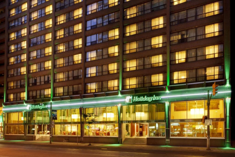 There are five steps with handrails to two of the hotel's main entrances.