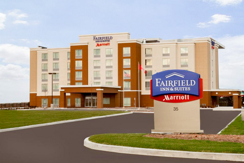 The hotel has a covered entrance with step-free access and a drop-off area at the door.
