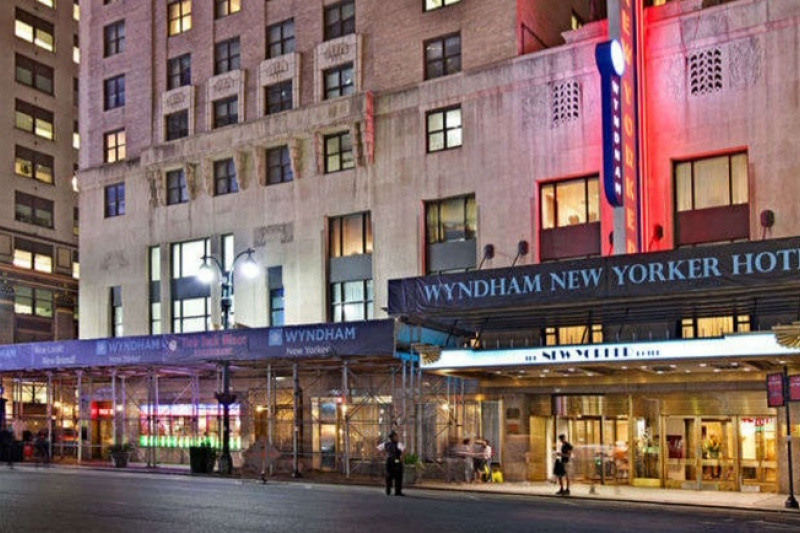 The hotel has a covered step-free entrance from the sidewalk.