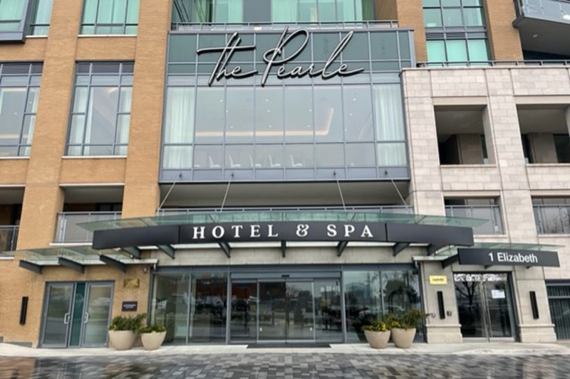 Exterior view of the Pearle hotel. The entrance is step-free and has 2 large automatic glass doors.