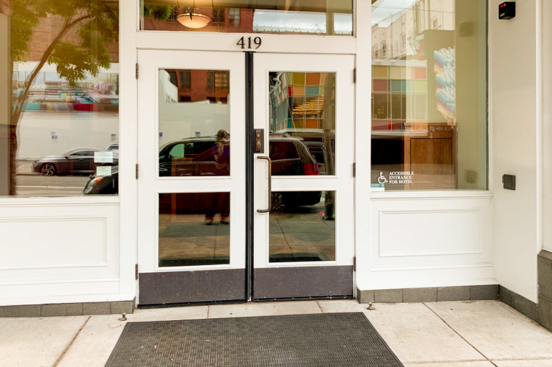The hotel has a wheelchair-accessible entrance through two white doors.