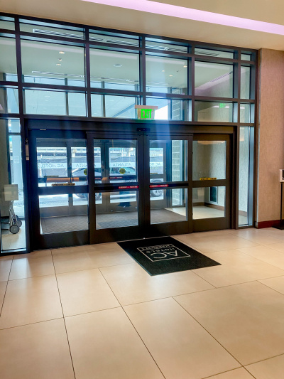 The hotel entrance has 2 sets of automatic glass sliding doors providing step-free access.