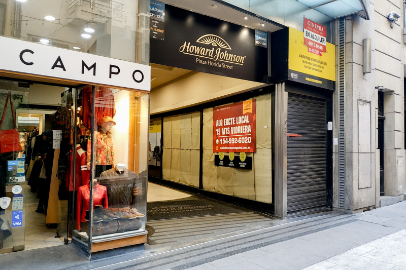 The hotel entrance is off the sidewalk and step-free. The entrance is next to a clothes shop.