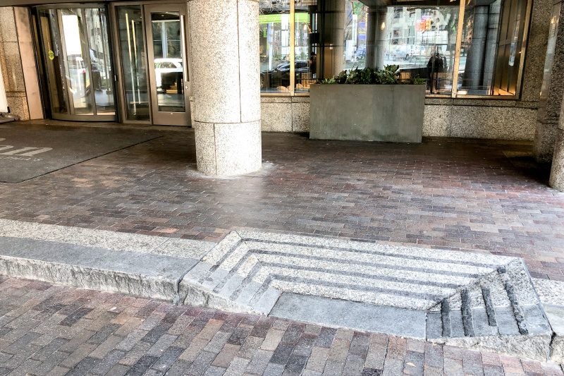 The entrance to the hotel is very wide and step-free. It leads to automatic double doors. There are pot plants on either side of the doors.