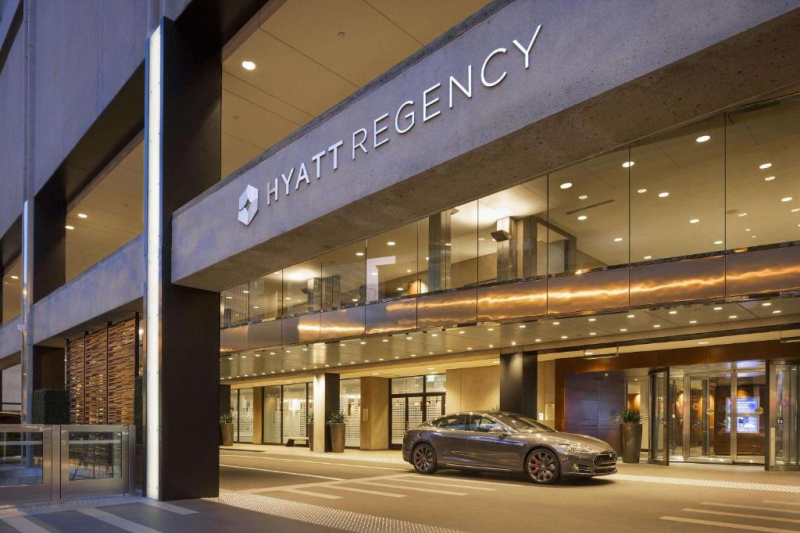 There is step-free access from the drop-off zone to the hotel entrance which has large glass doors.