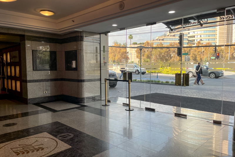 There is a drive-up entrance to the hotel. The step-free entrance is through double glass doors.