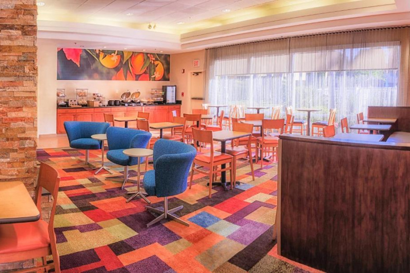 The accessible carpeted breakfast area has assorted tables and movable chairs. The serving counter is low with a good selection of food.
