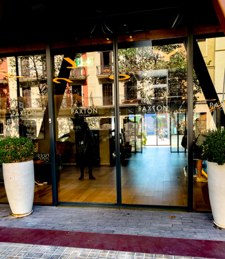There is step-free access to the hotels from the sidewalk through 2 glass doors.