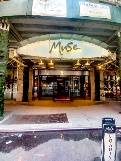 Access to the hotel entrance is from the sidewalk. There are 2 large glass doors leading into the lobby.