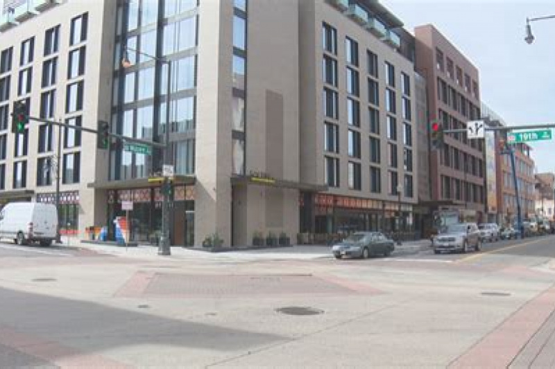 The hotel is on the corner of 2 big streets. There are entrances on both streets.