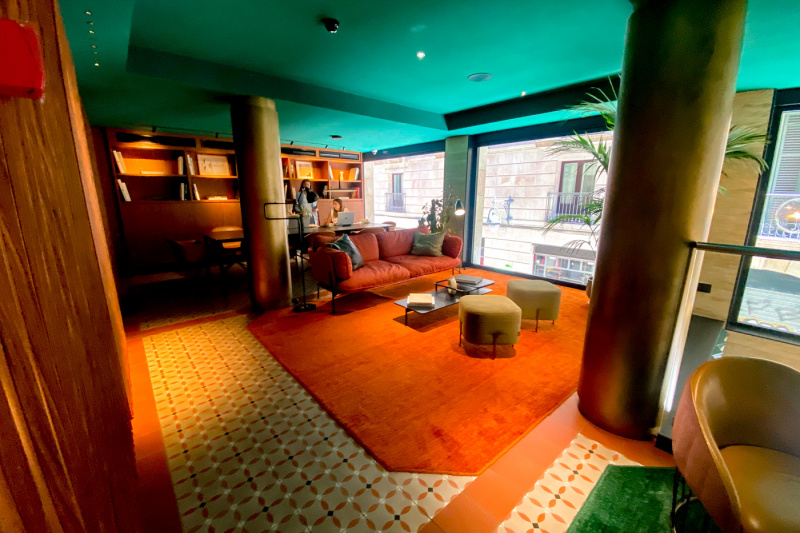 The seating area is spacious and step-free. There is a sofa, coffee table and 2 padded stools in the middle of the room.