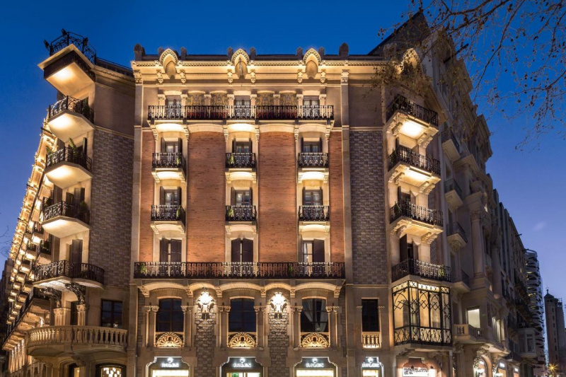 An external view of the hotel from the sidewalk.