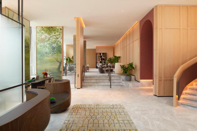 The spacious hotel lobby is on two levels. There is a dividing wall with a wheelchair platform on one side and 3 steps with handrails on the other leading to a seating area.