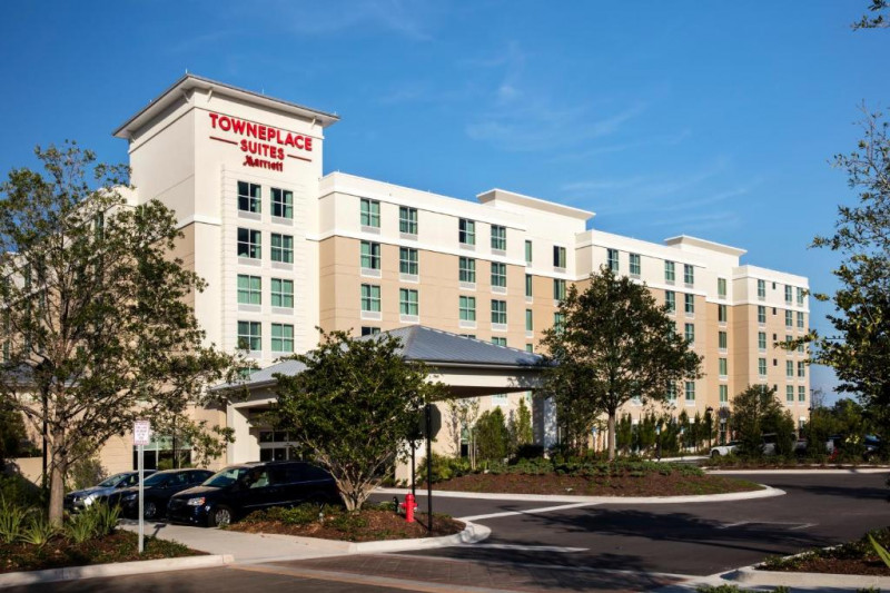The hotel is a large detached building. There is a driveway leading to it and a carpark to one side.