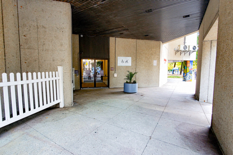 There is a wheelchair-accessible door to the side of the hotel. The external area is spacious, paved and step-free.