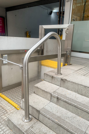 There is a wheelchair elevator to the side of the external steps leading to the hotel entrance.