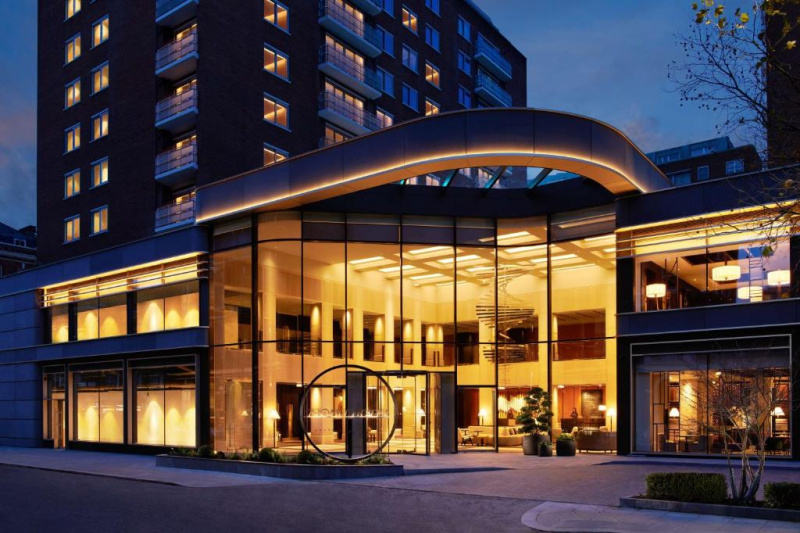 An external view of the hotel from the sidewalk, The drop-off zone has a dropped kerb providing step-free access to the hotel entrance.