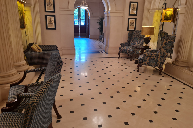 The hotel lobby is spacious and step-free. There are 2 high-backed armchairs, a sofa and movable chairs against the walls.