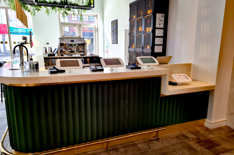 The cafè counter is high with a lowered section.