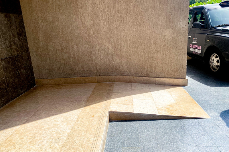 There is a small ramp leading to the hotel entrance. There are no handrails.