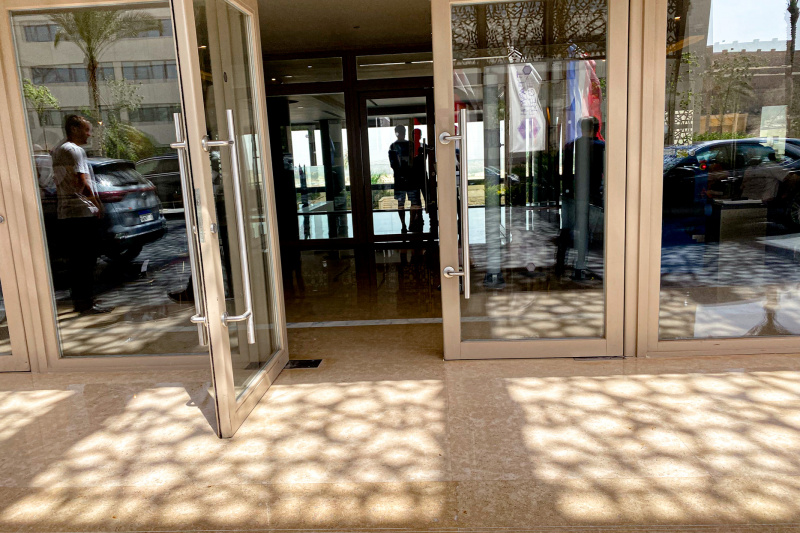 There is a set of manual glass doors leading to the lobby.