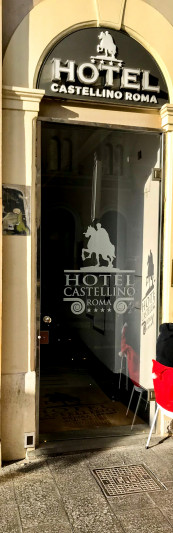 Access to the hotel is from the sidewalk. There is a small step and a narrow manual glass door leads to the lobby.