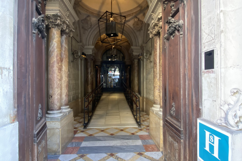 The hotel entrance has a wide ramp with handrails on either side