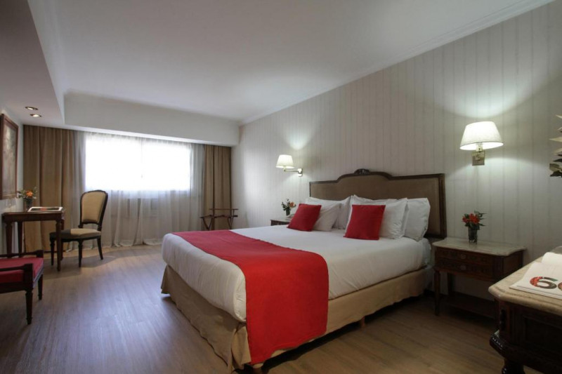 The spacious room has 1 king-sized bed with nightstands. There is a workstation, a movable chair, a luggage rack, and a bed bench.