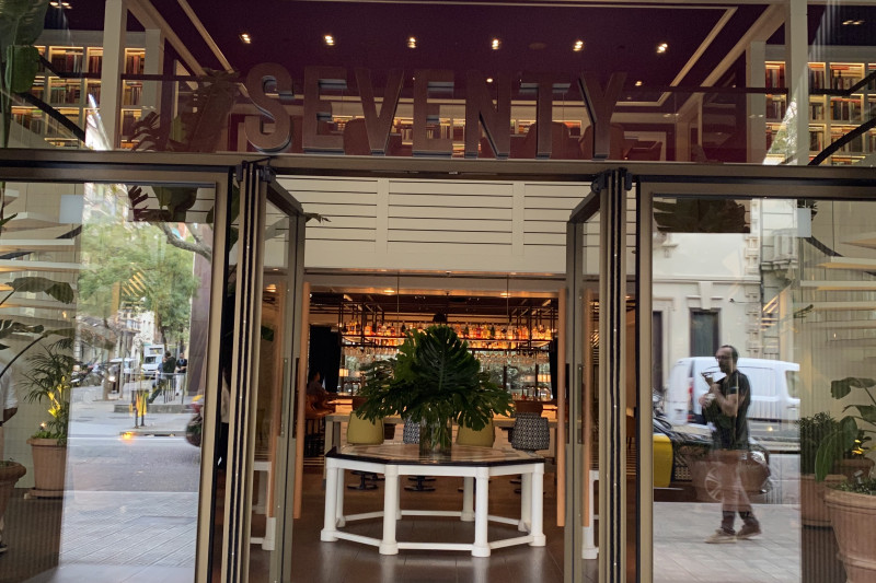 Access to the hotel is step-free and from the sidewalk. There are 2 glass doors leading to the lobby.