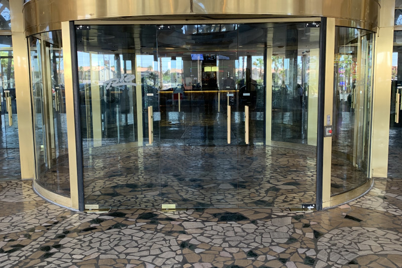 The step-free paved entrance has a huge glass door leading to the lobby.