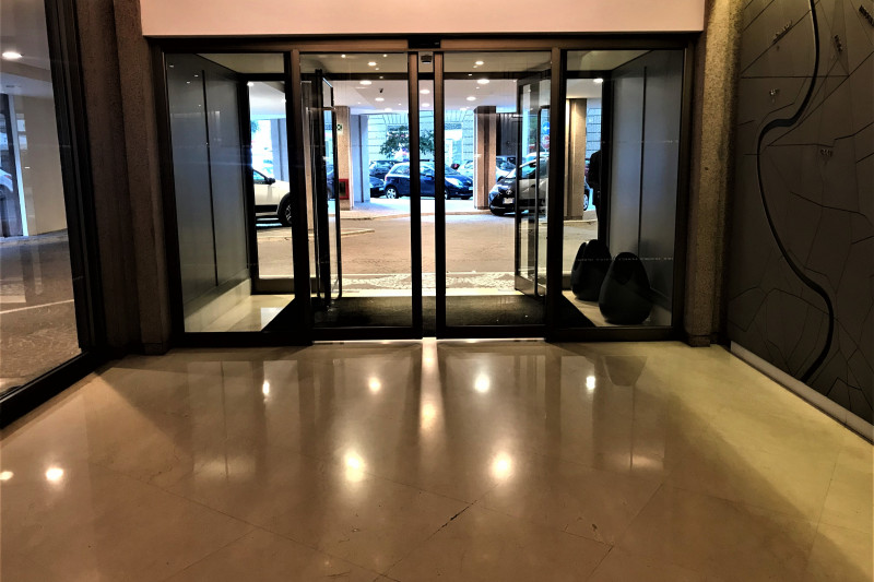 The hotel lobby leads out onto the drop-off area.