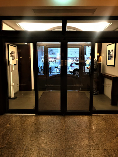 There are 2 sets of glass doors leading onto the sidewalk. The area is step-free.
