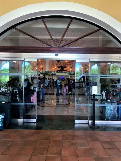 There is a set of wide, automatic, glass doors leading into the step-free lobby.