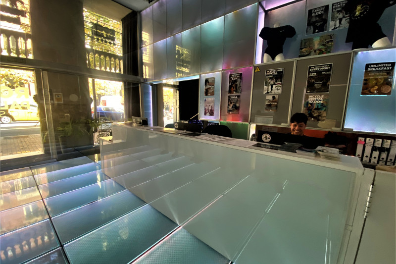 The spacious reception area has a high check-in desk with a lowered counter. The area is step-free.