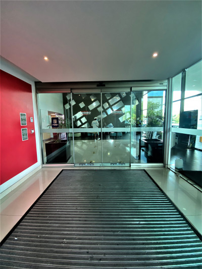 Access to the hotel is through a sliding, glass door. There is a long, step-free doormat in front of the door.
