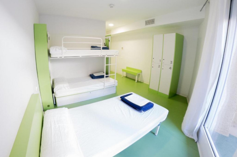 The spacious dormitory has 2 bunk beds with a ladder, a single bed and 4 lockers.