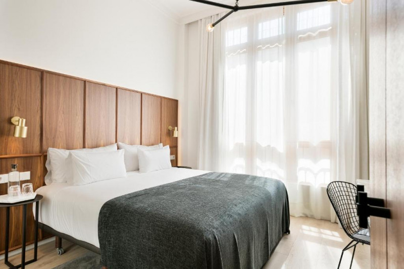 The room has 1 full-sized bed with nightstands, a closet, a workstation, and a chair.