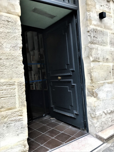 Access to the hotel is up a small ramp from the sidewalk.