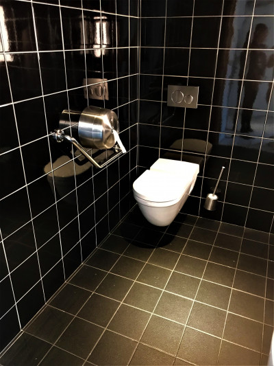 The spacious restroom has 1 grab bar and accessible fittings.