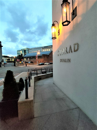 There is a small ramp leading to the hotel.