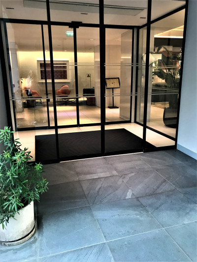 There is step-free access to the hotel through two sets of automatic glass doors. There is an anti-slip doormat between the doors.